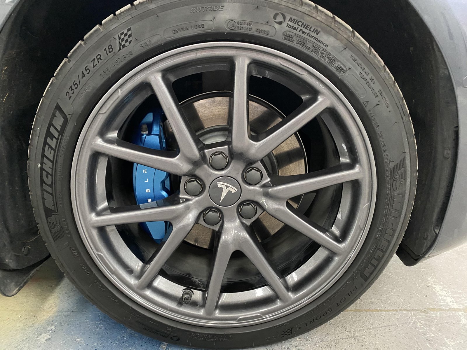 Add a Splash of Colour with Custom Car Caliper Painting